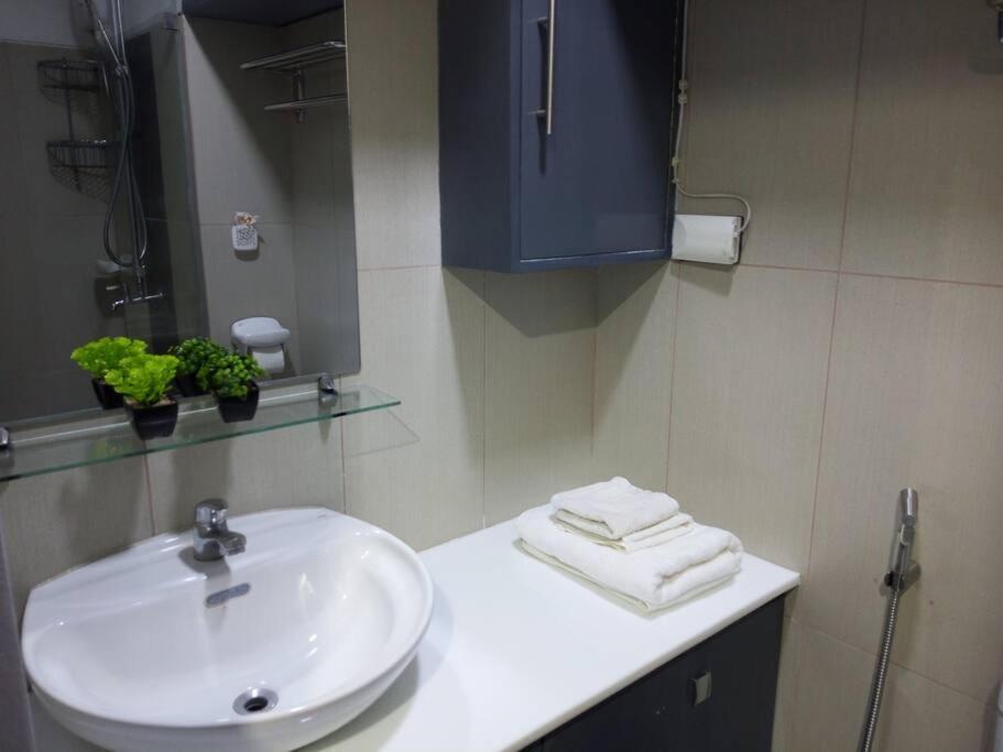 מנילה Casa Cintores Condo Near Picc With Free Parking מראה חיצוני תמונה